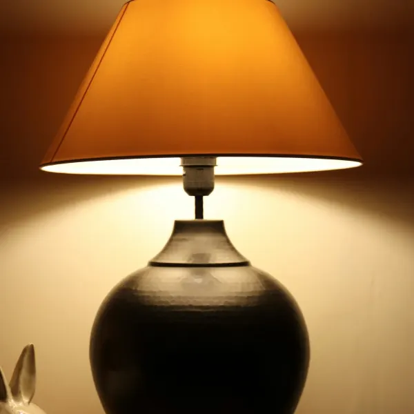Koyu Seramik Masa Lambası